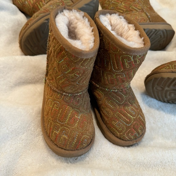 {UGG} Kids boots- Sold Separately - Picture 10 of 11